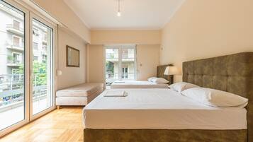 3 bedrooms, iron/ironing board, WiFi, bed sheets