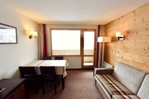TV, computer monitors - Warm 2 rooms, 4 people in Belle-Plagne (Alt: 2050m) (Mâcot-la-Plagne)