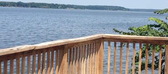 Fabulous PRIVATE Potomac WATERFRONT retreat, 2+acres, 4 bd/4 ba w/ guest house