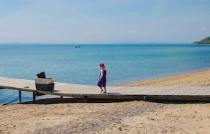 Nær stranden og fisking