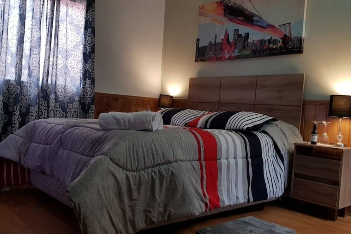 Deluxe Double Room, 1 Queen Bed, Private Bathroom | 1 bedroom, Select Comfort beds, free WiFi, bed sheets