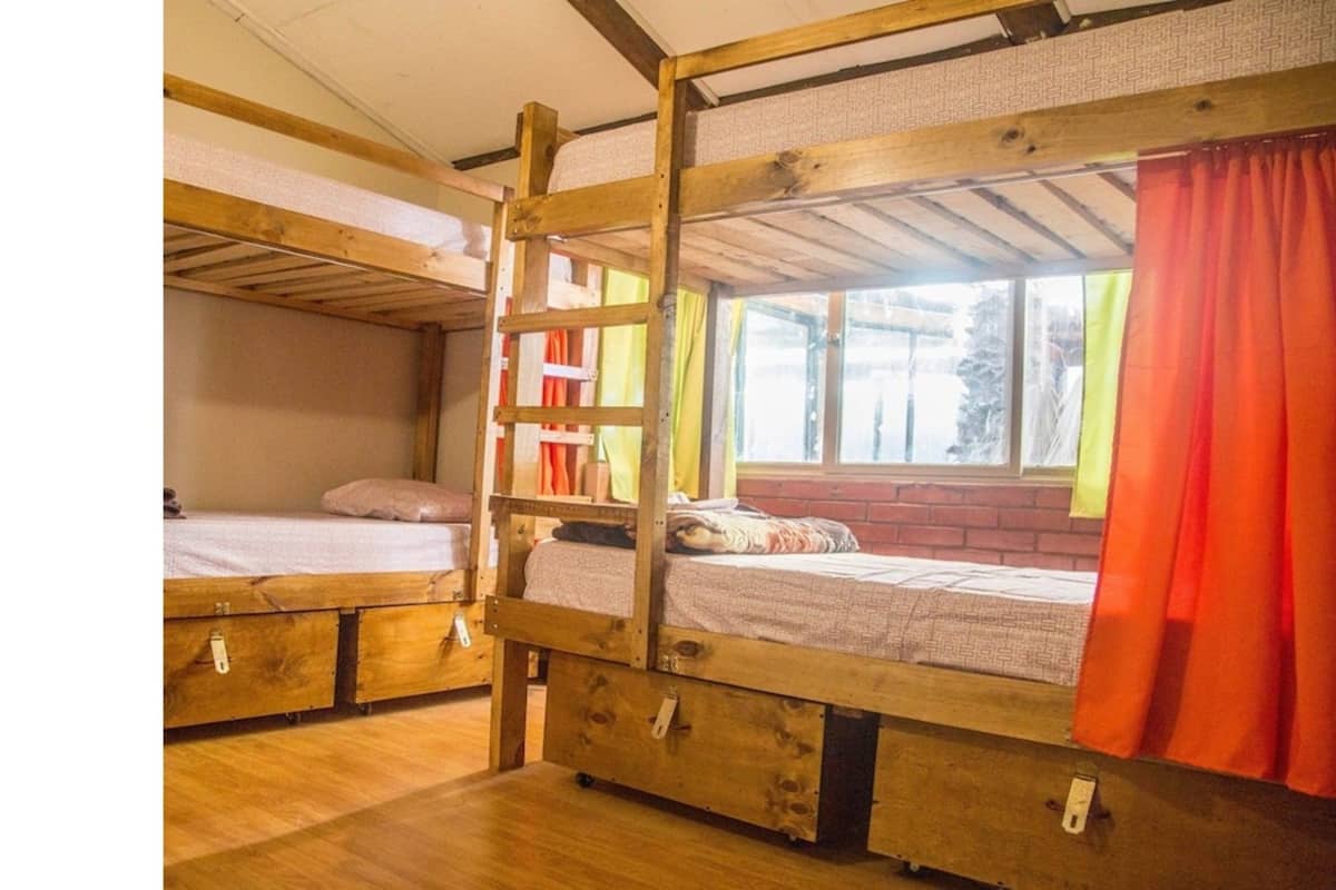 Select Comfort beds, free WiFi, bed sheets