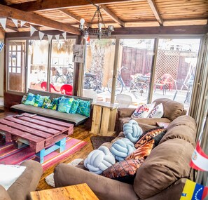 Games room - Willka Kuti Backpackers (Arica)