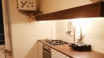 Kühlschrank, Ofen, Herdplatte, Geschirrspüler