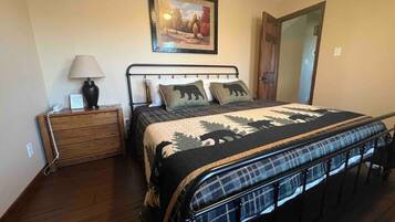 3 quartos, camas com colchões de espuma com sistema de memória