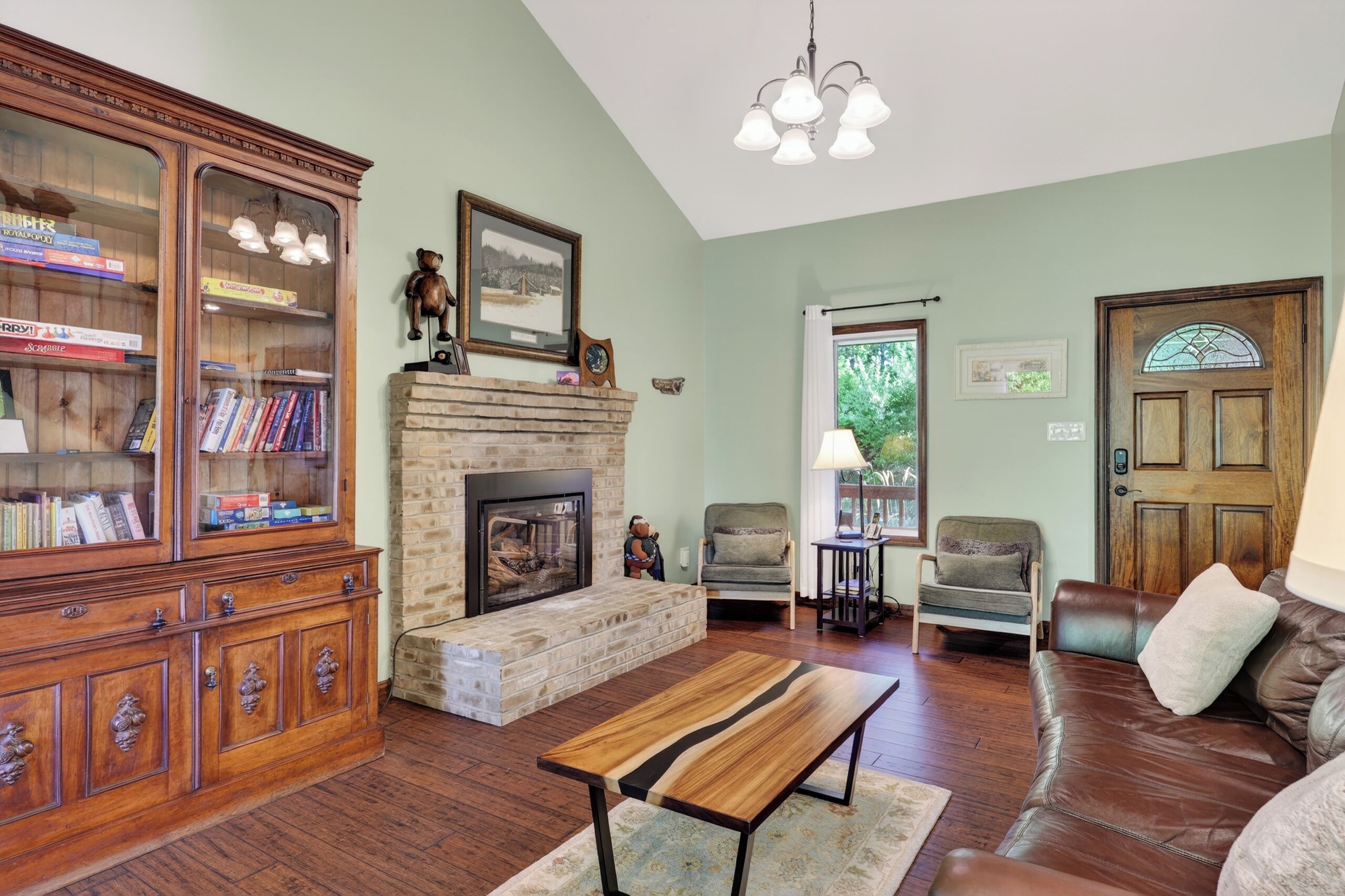 Smart-TV, Kamin, Netflix, Hulu