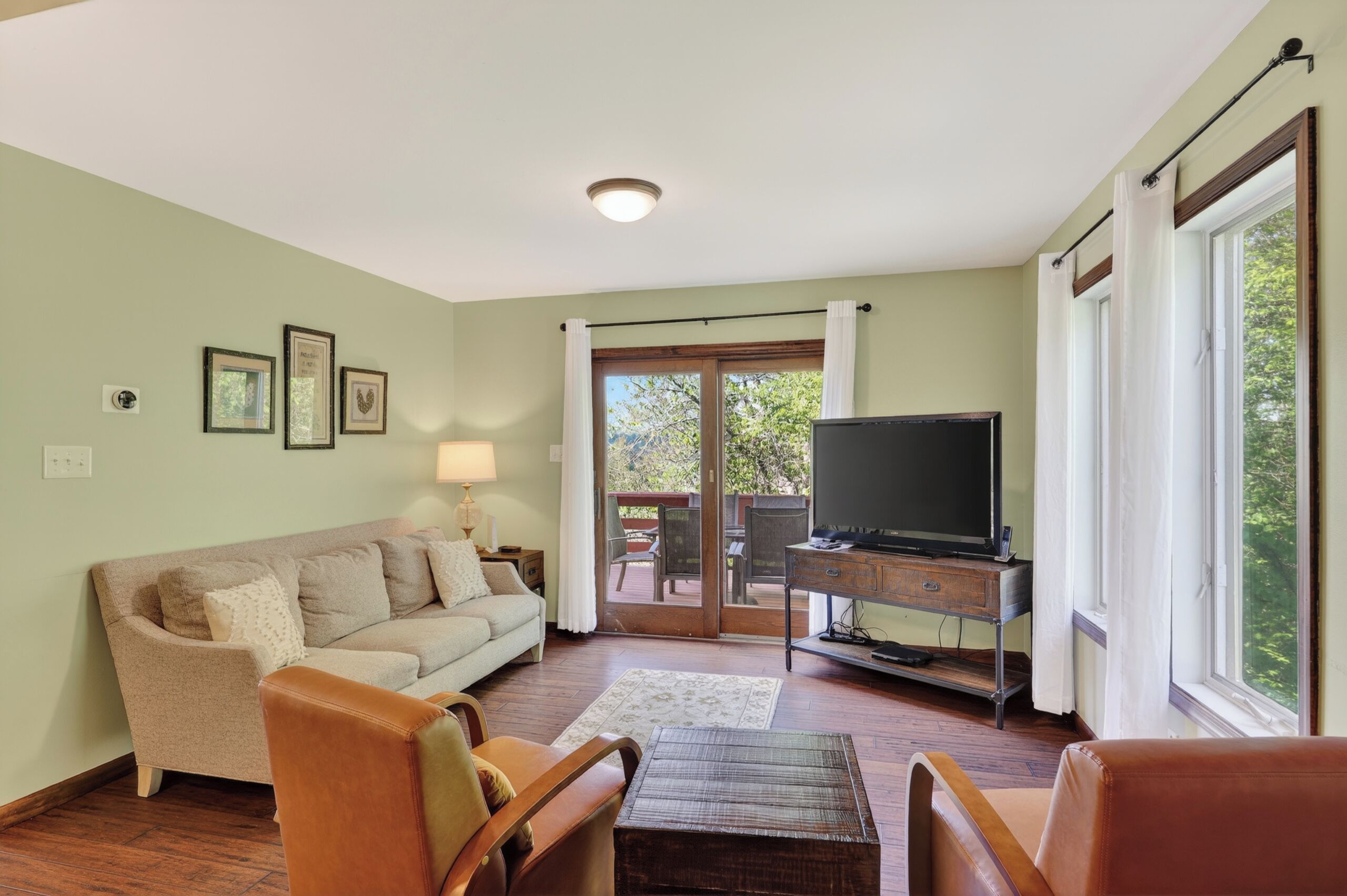 Smart-TV, Kamin, Netflix, Hulu