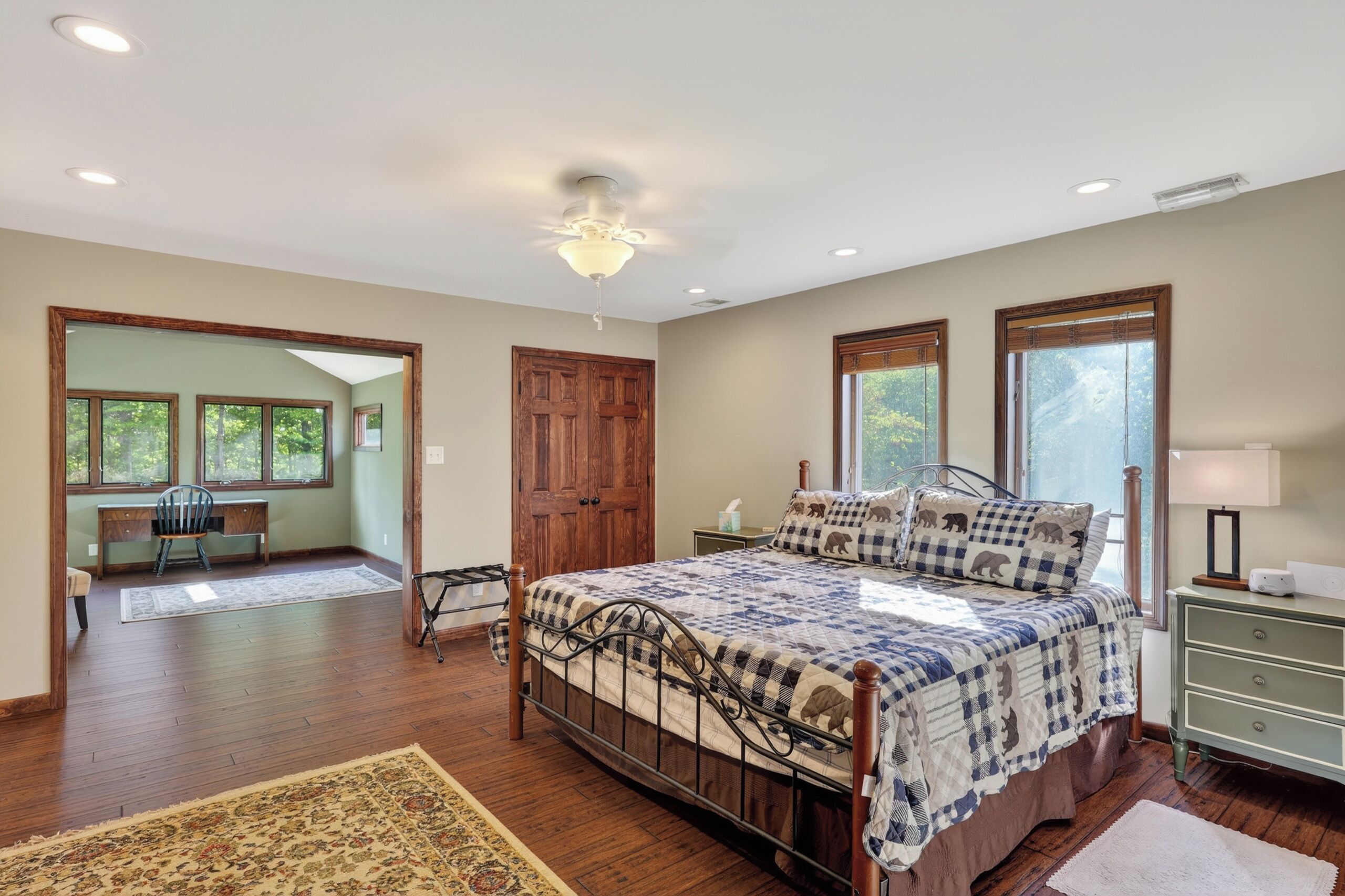 3 bedrooms, memory-foam beds, iron/ironing board, free WiFi