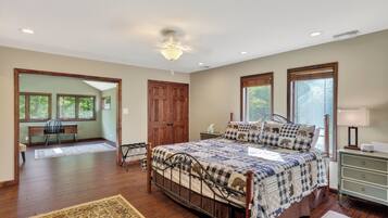 3 bedrooms, memory-foam beds, iron/ironing board, free WiFi