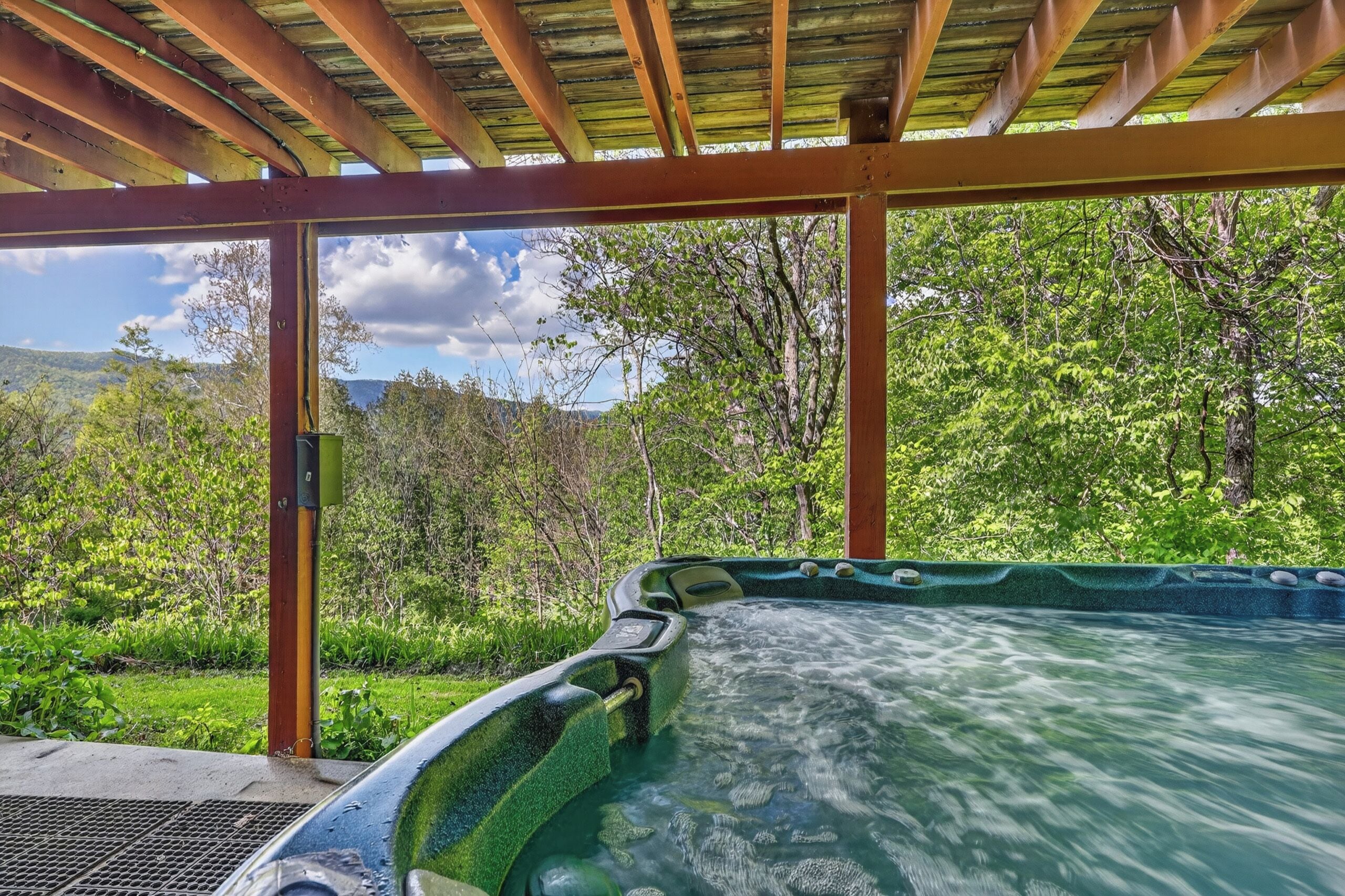 Outdoor spa tub