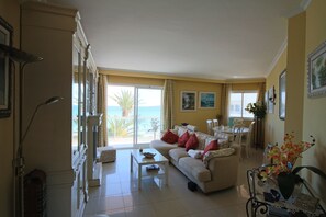 Fernseher, DVD-Player, Stereoanlage