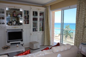 Fernseher, DVD-Player, Stereoanlage