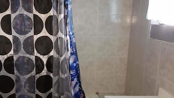 Shower, towels, shampoo