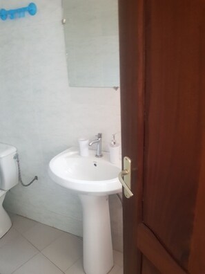 Bruser, bidet, håndklæder, Sæbe