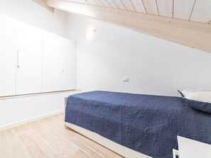 2 bedrooms, travel crib, WiFi, bed sheets