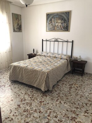 6 bedrooms, iron/ironing board, bed sheets, wheelchair access - Individual chalet with private pool in Alcolea (Alcolea)