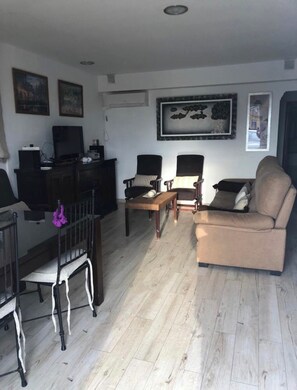 TV, fireplace, DVD player, stereo - Individual chalet with private pool in Alcolea (Alcolea)