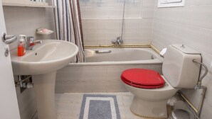 A bathroom with a sink, a bathtub, and a toilet. - Victoria Best Apartments # 3 (Athina)