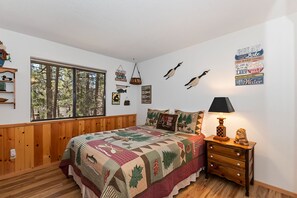 3 bedrooms, WiFi - Evergreen Escape by Destination Big Bear : Ski Slope Views! Log Cabin! Cable & WiFi! Propane BBQ! Wood Decks! (Big Bear Lake)