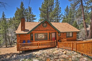 Exterior - Evergreen Escape by Destination Big Bear : Ski Slope Views! Log Cabin! Cable & WiFi! Propane BBQ! Wood Decks! (Big Bear Lake)