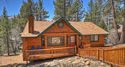 Evergreen Escape: Ski Slope Views! Kaapeli ja WiFi! Grilli Propaanin BBQ: ssa!
