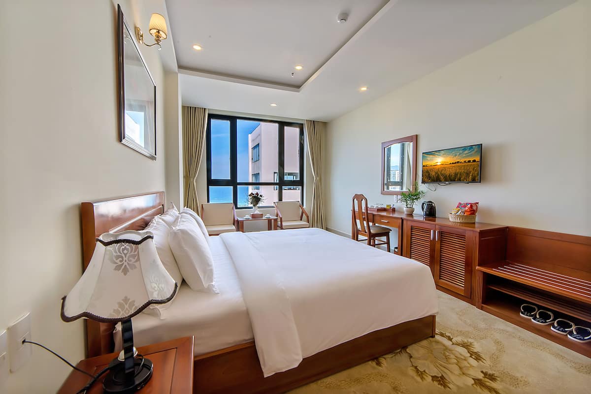 Hochwertige Bettwaren, Betten mit Memory-Foam-Matratzen, Minibar