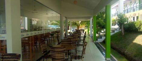 Buffet déjeuner gratuit tous les jours