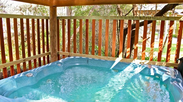 Outdoor spa tub