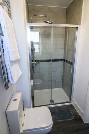 Superior Apartment | Bathroom - kingsbury comfy studios (London)