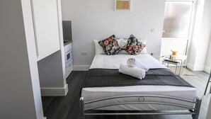 スーペリア アパートメント | 高級寝具、ベビーベッド、WiFi (無料)