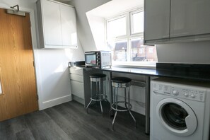 Superior Apartment | Shared kitchen facilities - kingsbury comfy studios (London)