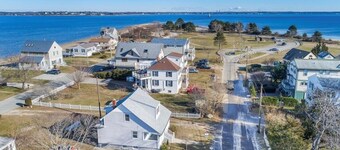 Beach House for rent - 4 houses down from Conimicut Beach park. 