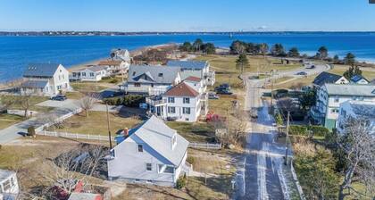 Beach House for rent - 4 houses down from Conimicut Beach park.
