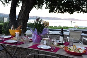 Outdoor dining - Idyllic vacation dream (Cavalaire-sur-Mer)