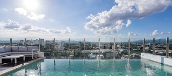 Luxurious and Cozy Apartment in Tower with Pool