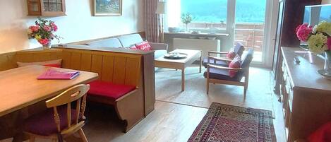 Télévision, lecteur de DVD, chaîne hi-fi