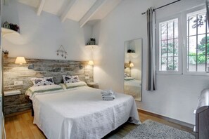 3 slaapkamers, een strijkplank/strijkijzer, wifi, beddengoed