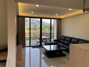 Interior - Ming Yueju (Guoxing)