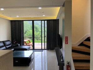 Desk, laptop workspace, blackout curtains, soundproofing - Ming Yueju (Guoxing)