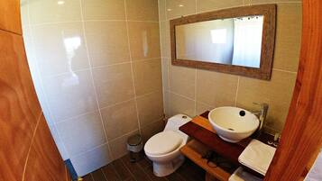 全景小屋 | 浴室 | 淋浴/浴缸二合一、淋浴花灑、免費盥洗用品、吹風機