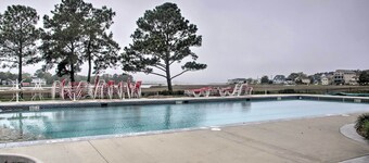 Shared Pool & Bay Access: Ocean View Retreat