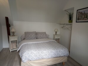 2 chambres, fer et planche à repasser, Wi-Fi gratuit, draps fournis