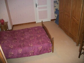 3 bedrooms, WiFi, bed sheets