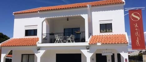 Façana frontal de l'allotjament