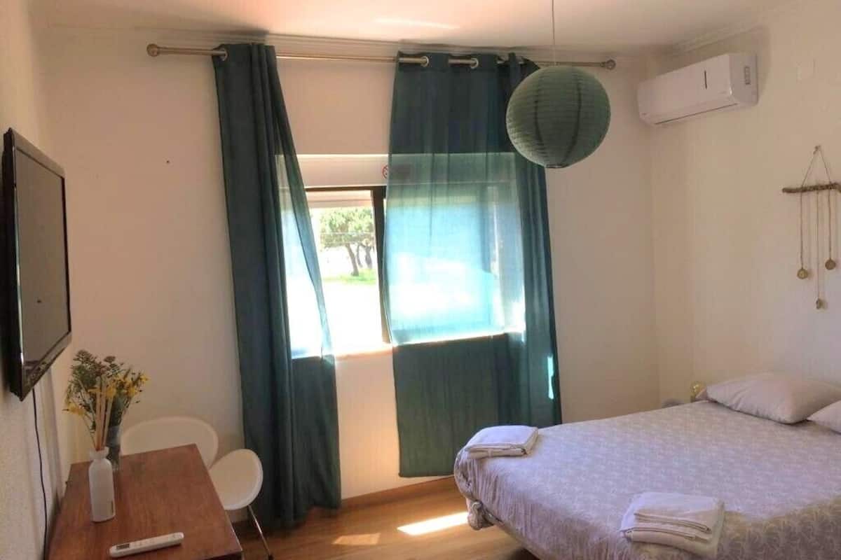 Suite estudio, 1 cama matrimonial, baño privado | 1 habitación, wifi gratis y ropa de cama