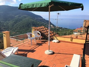 Terrace/patio - Stunning  villa for 5 guests with WIFI, A/C, TV, terrace and pets allowed (Moneglia)