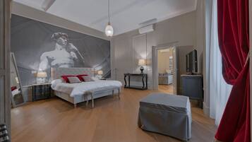 2 bedrooms, iron/ironing board, WiFi