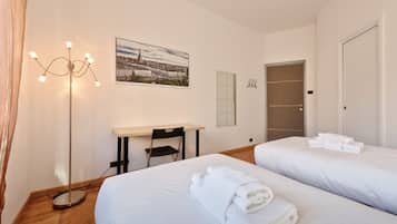 2 Schlafzimmer, Schreibtisch, Bügeleisen/Bügelbrett, WLAN