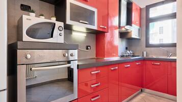 Fridge, microwave, oven, stovetop