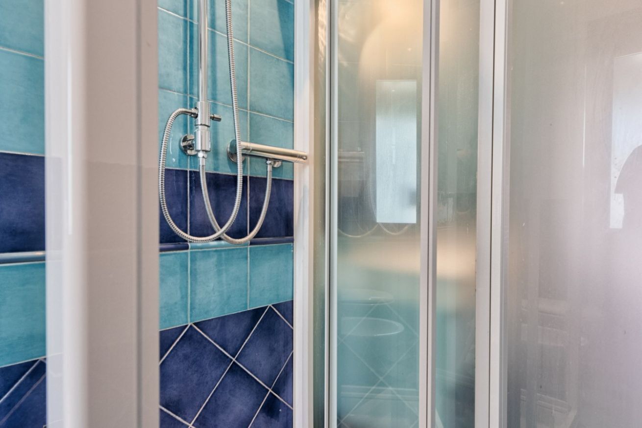 Dusche, Haartrockner, Bidet, Handtücher